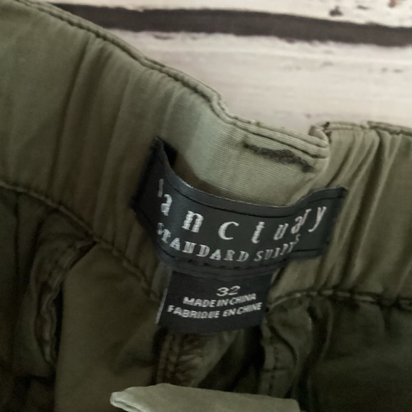 4. Sanctuary Olive Green Cargo Shorts NWT Size 32 - Picture 3 of 8